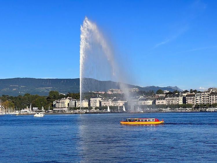 Stroll around Lake Geneva and the Jet d'Eau - Genève - Switzerland