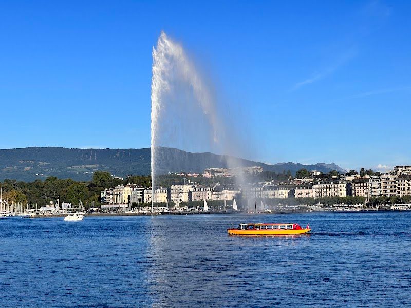 Stroll around Lake Geneva and the Jet d'Eau