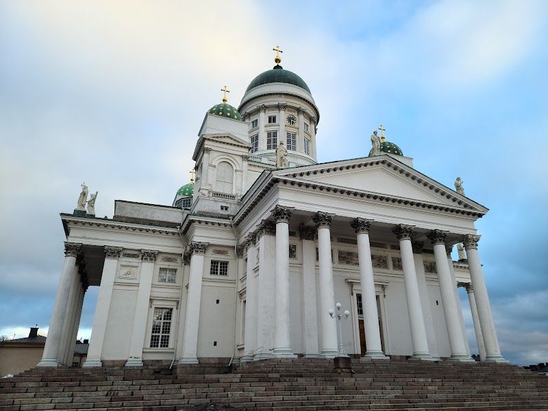 Explore the Helsinki Cathedral and Senate Square
