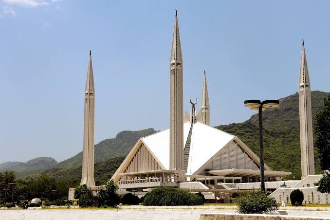 Visiting Faisal Mosque