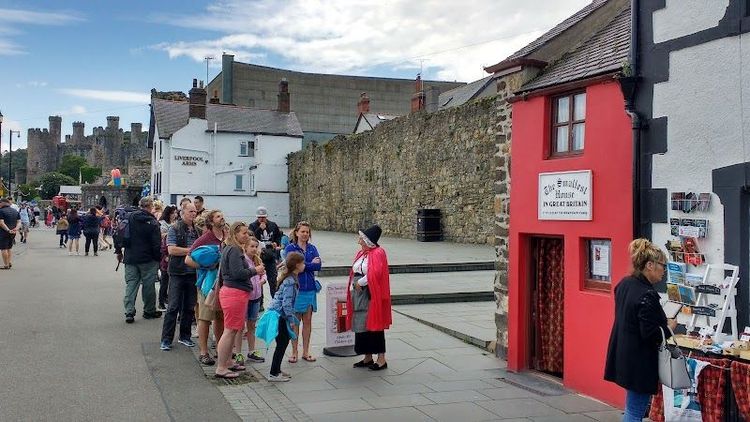 Visit the Smallest House in Great Britain - Conwy - United Kingdom