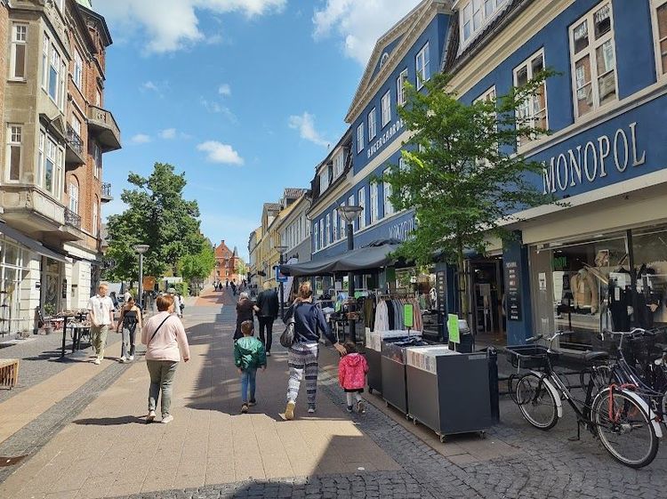 Walk around Hillerød Town Center and Pedestrian Street - Hillerød - Denmark