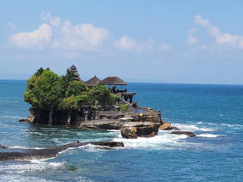 Visiting Tanah Lot Temple at sunset