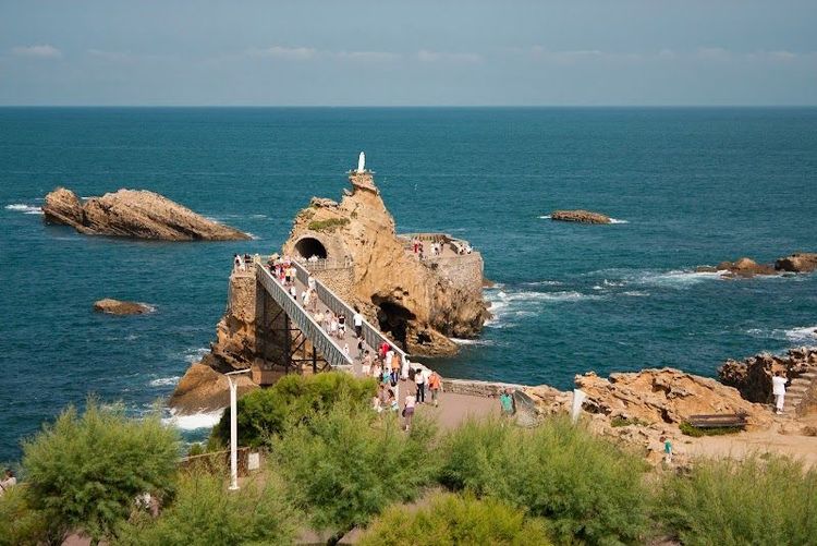 Exploring the Rocher de la Vierge - Biarritz - France