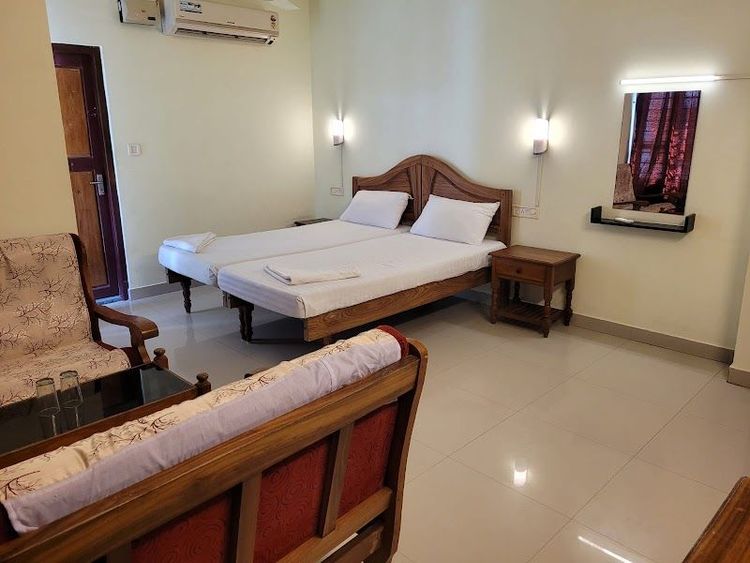 Relaxing at Kovalam Beach - Kovalam - India