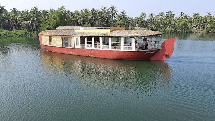 Take a Houseboat Cruise on the Valiyaparamba Backwaters - Thrikaripur - India