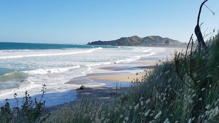 Watch the Sunrise at Wainui Beach - Gisborne - New Zealand