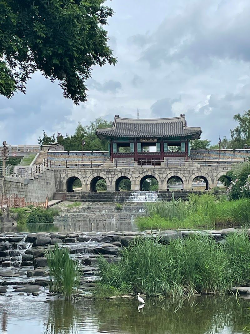 Hwahongmun Gate Buksumun