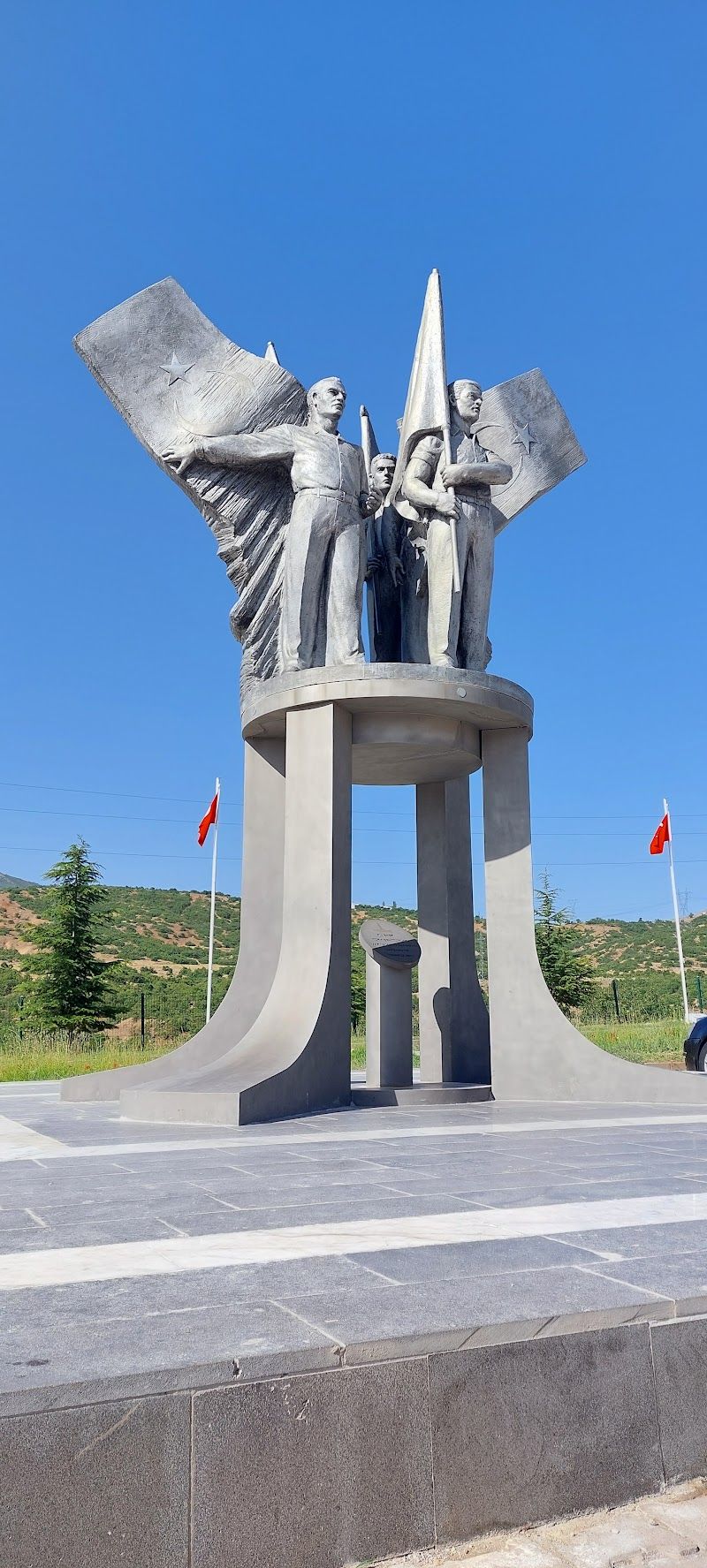 33 Martyrs Monument