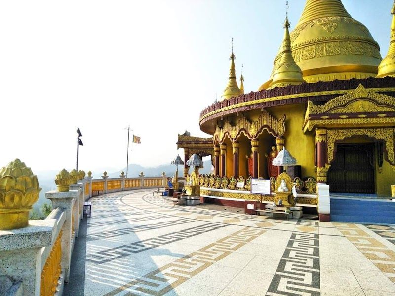 Visiting Buddha Dhatu Jadi (Golden Temple)