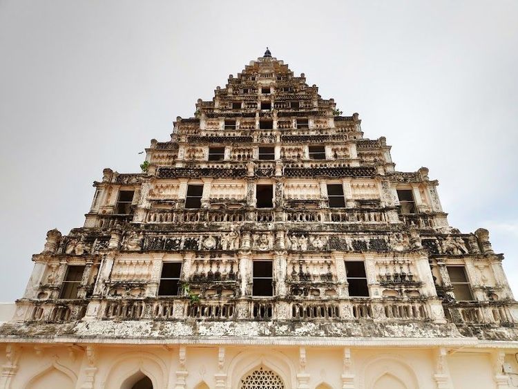 Explore Thanjavur Royal Palace and Art Gallery