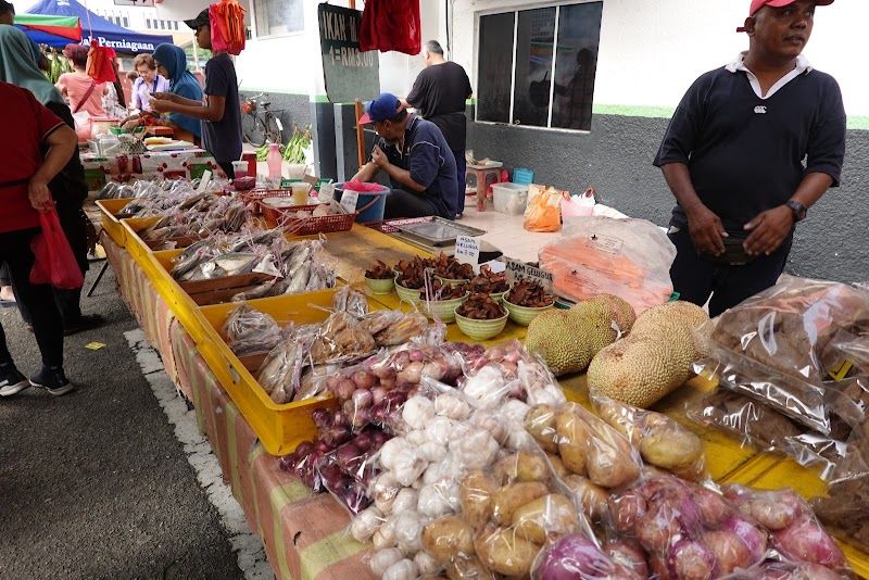 Enjoy Local Delicacies at Bentong Morning Market