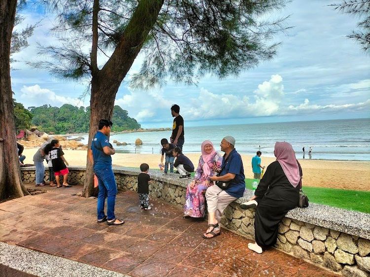 Visit Teluk Cempedak Beach - Kuantan - Malaysia