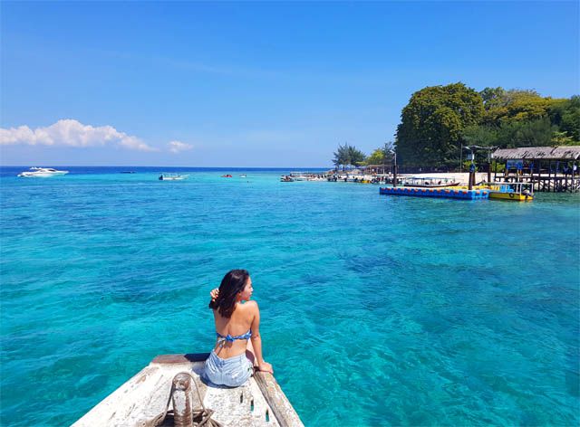 Take a day trip to Samalona Island