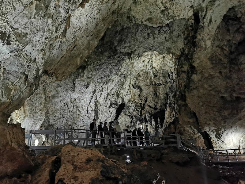 Valea Cetății Cave