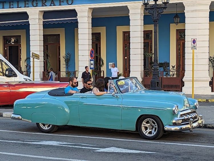 Ride in a Classic American Car - La Habana - Cuba