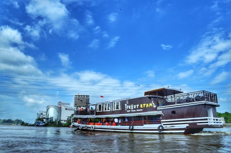Visiting Mahakam River for a boat tour