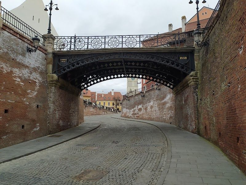 Walk across the Bridge of Lies (Podul Minciunilor)