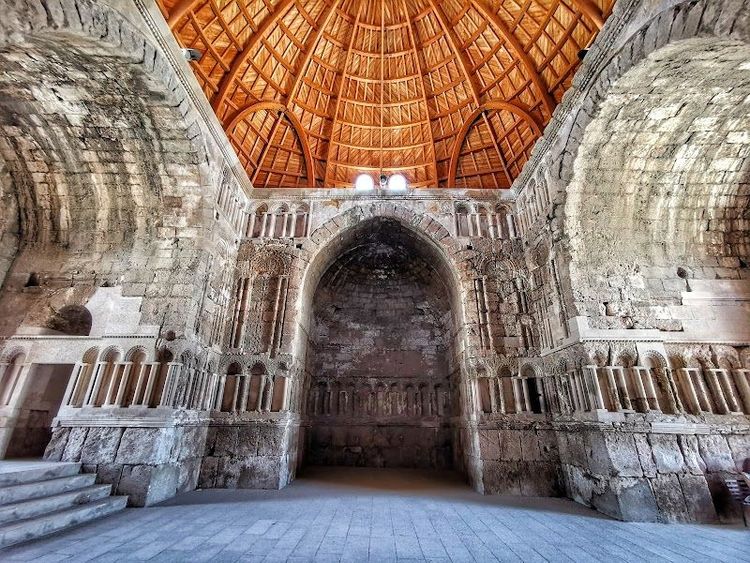 Explore the Citadel and Archaeological Museum - Amman - Jordan