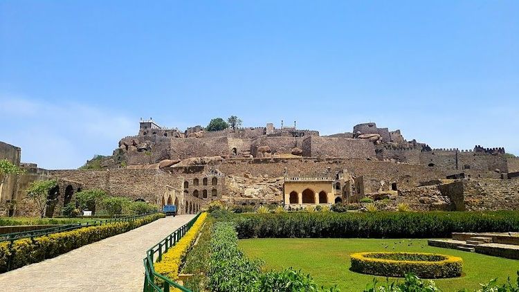 Explore the historic Golconda Fort - Hyderabad - India