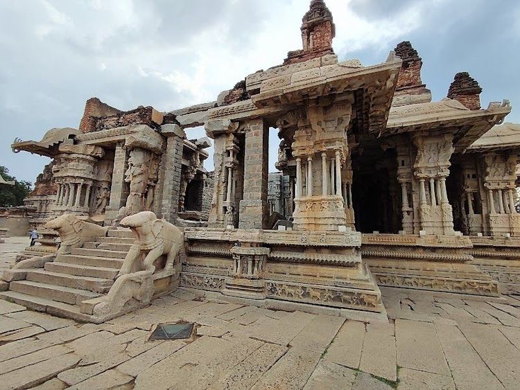 Explore the Ruins of the Vijaya Vittala Temple - Hampi - India
