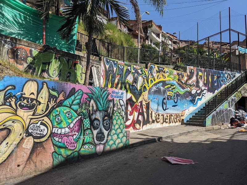 Visit Comuna 13 Street Art and Escalators