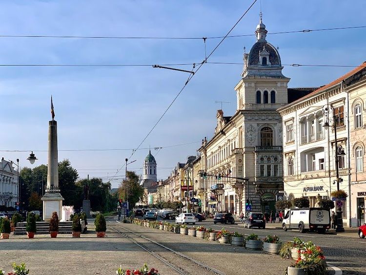 Explore the City Hall Palace and Avram Iancu Square - Arad - Romania