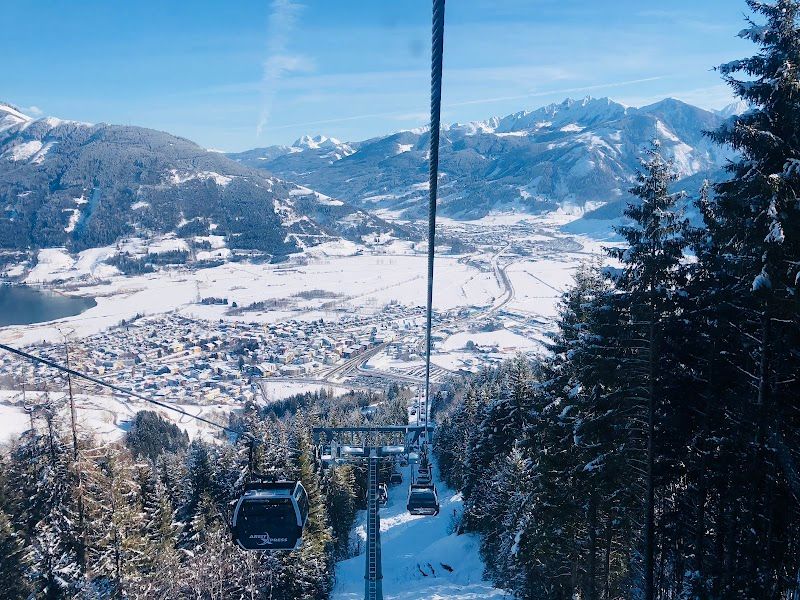 Skiing and Snowboarding at Schmittenhöhe
