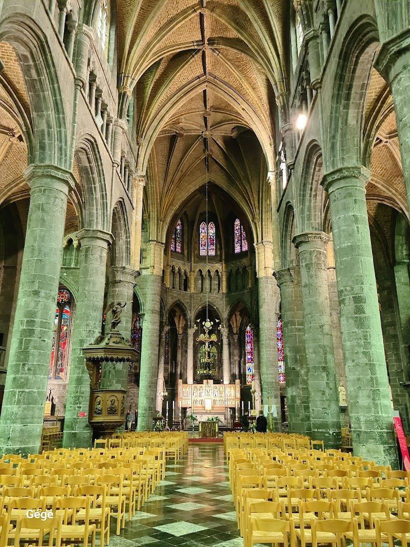 Explore the Collegiate Church of Notre-Dame