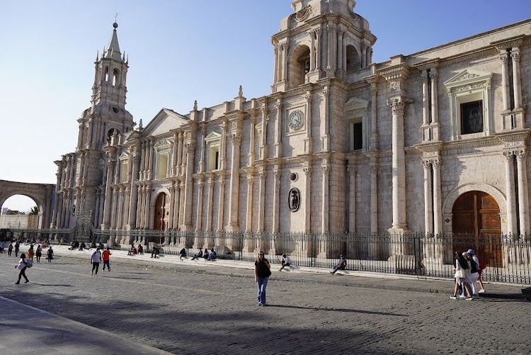 Stroll around the Plaza de Armas and visit the Arequipa Cathedral - Arequipa - Peru