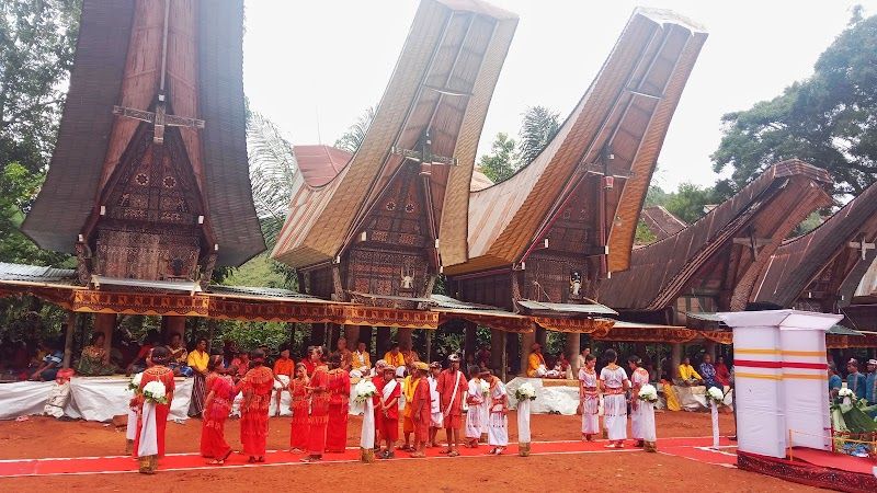 Explore Tana Toraja and its traditional funeral ceremonies