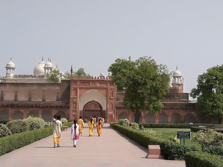 Visit the Red Fort - New Delhi - India