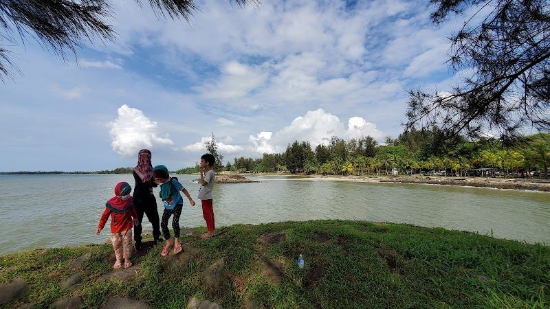 Explore Tanjung Batu Beach