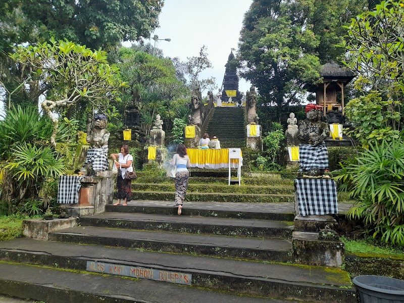 Pura Gunung Sari