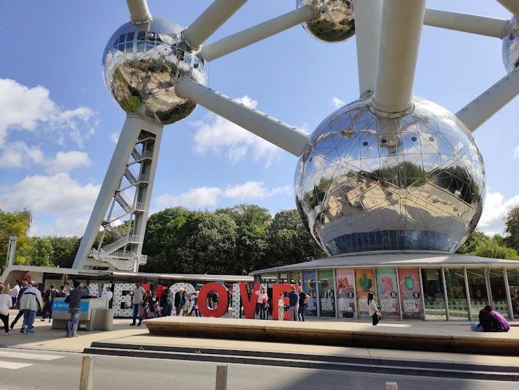 Explore Atomium - Bruxelles - Belgium