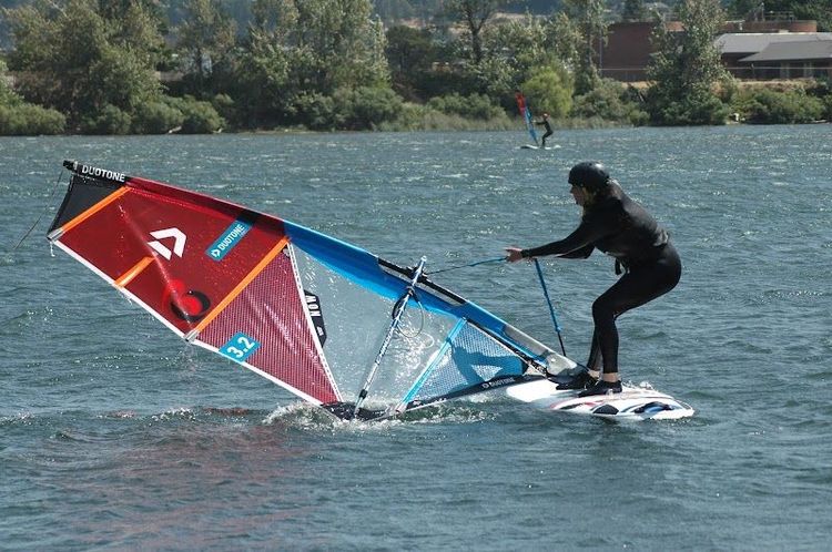 Windsurfing and Kiteboarding on the Columbia River - Hood River - United States