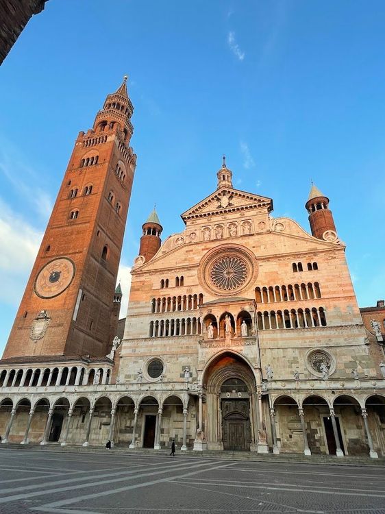 Explore Cremona Cathedral (Cattedrale di Cremona) - Cremona - Italy