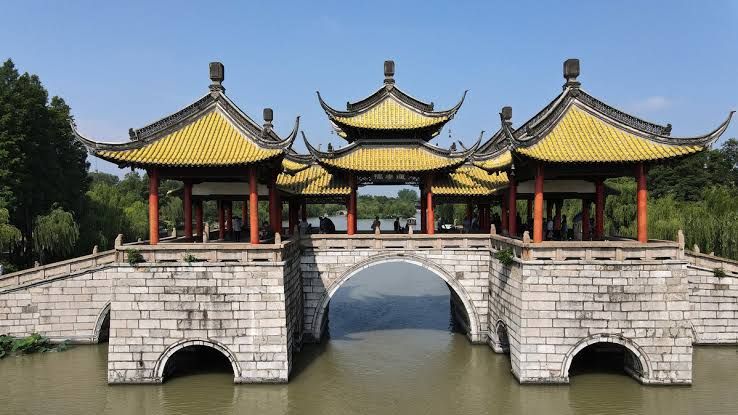 Slender West Lake (Shouxi Hu)