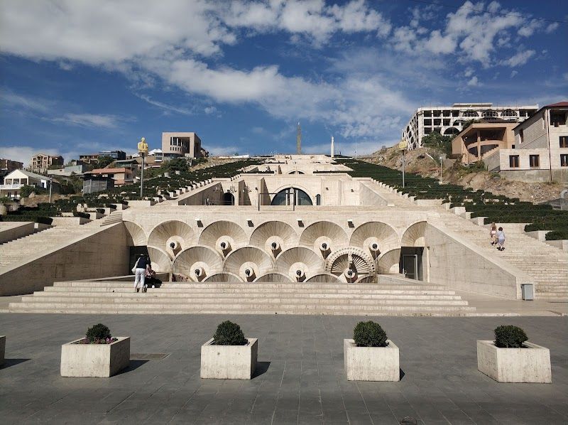 Explore the Cascade Complex and Cafesjian Center for the Arts