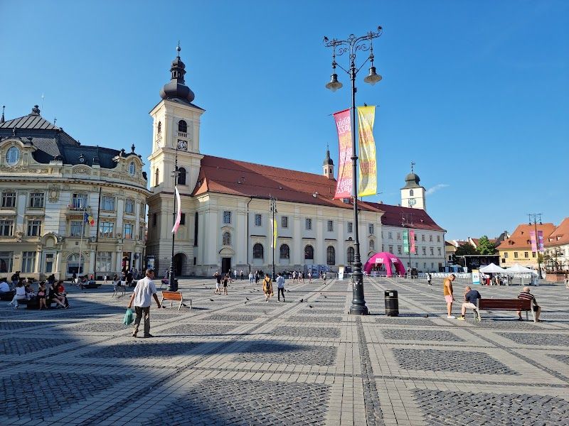 Explore the Old Town (Piața Mare and Piața Mică)