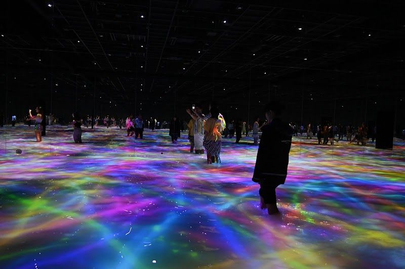 Explore teamLab Planets TOKYO digital art museum