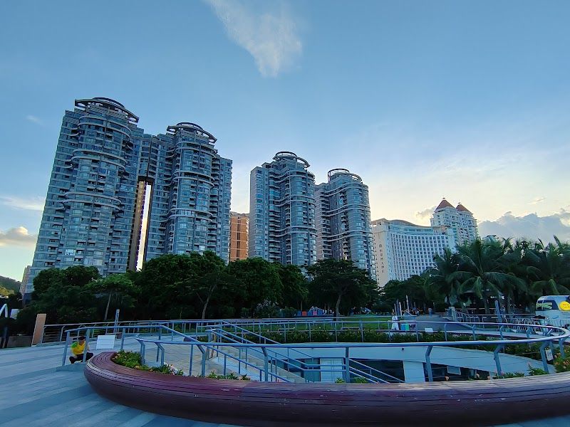Stroll along the Lovers’ Road (Qinglv Road)