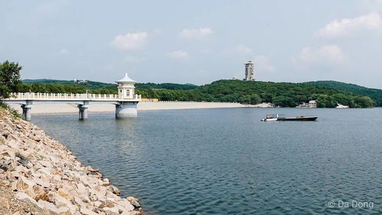 Stroll through Jingyuetan National Forest Park - Chang Chun Shi - China