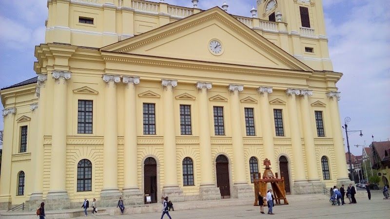 Visit the Déri Museum