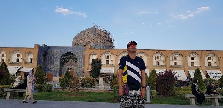Explore Sheikh Lotfollah Mosque - Isfahan - Iran
