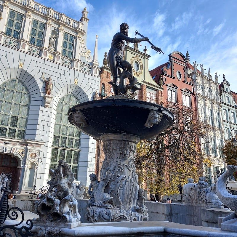 Stroll through the Old Town and visit the Neptune Fountain