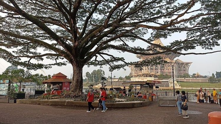 Stroll along Kuching Waterfront - Kuching - Malaysia