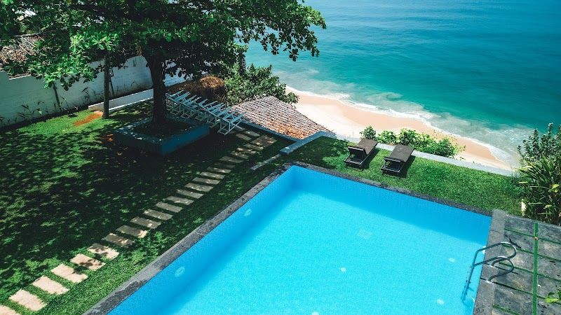 Relax on the Varkala Cliff and enjoy the sunset