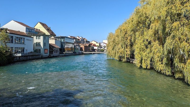 Stroll along the Aare River and Old Town
