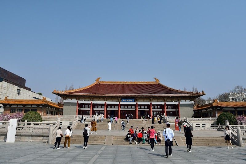 Tour the Nanjing Museum